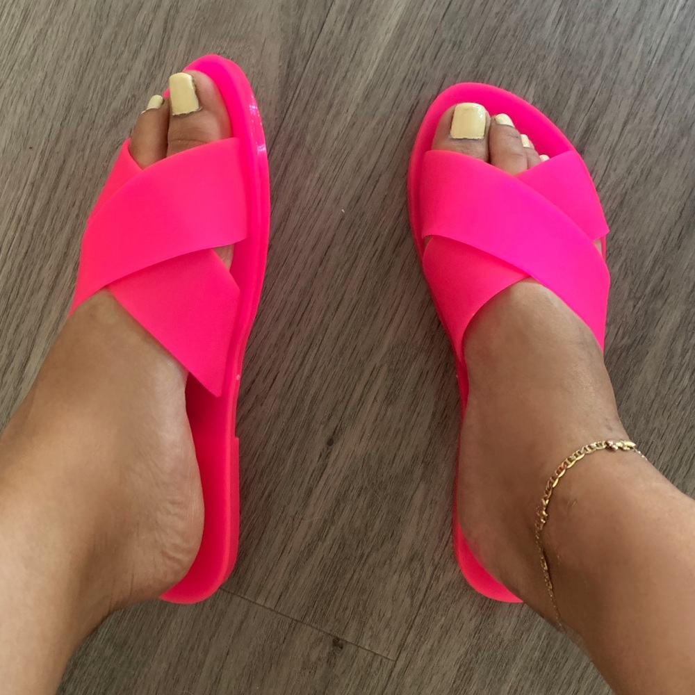NEON PINK JELLY SANDALS